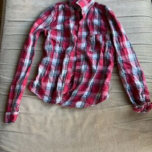 Red Flannel button up shirt ￼size small ￼